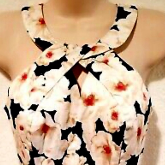 WHITE HOUSE BLACK MARKET Floral, Halter Top, Size 4 with Coral Skinny Belt - Picture 3 of 13